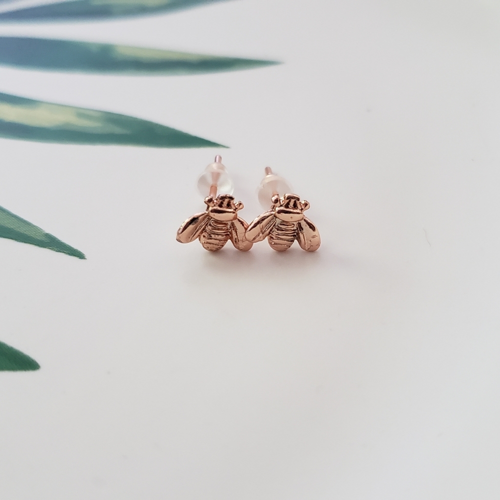 NWT Rosegold little bee earrings